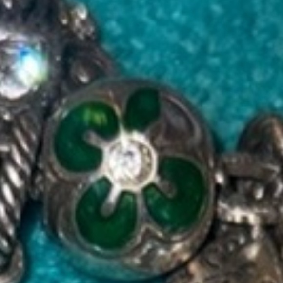 Vintage Brighton Charm bracelet with tin. 26 charms. 7.5 inches. - Picture 16 of 16